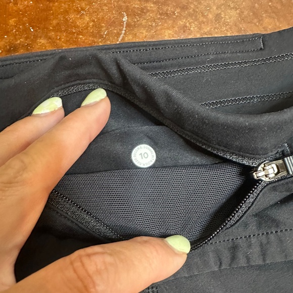 Lululemon Speed up Shorts - Picture 3 of 6